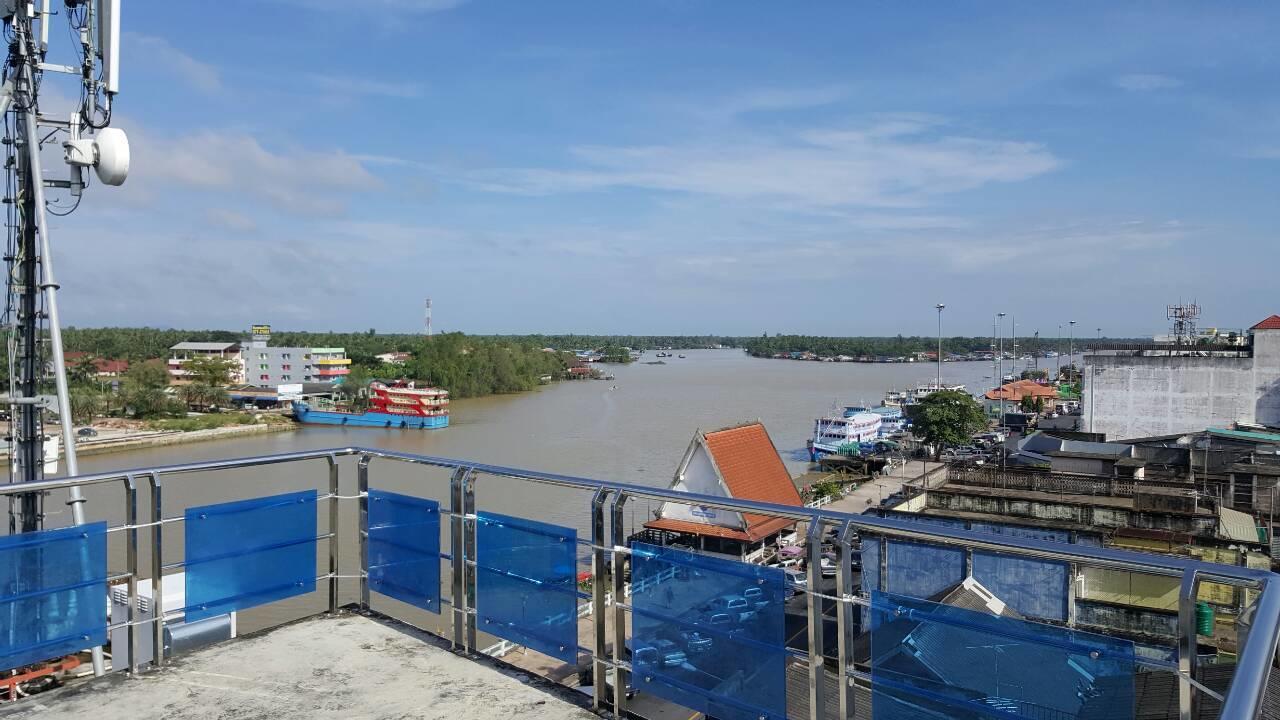 The Port Hostel Surat Thani Extérieur photo