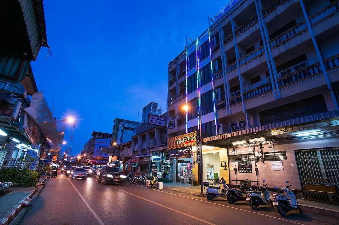 The Port Hostel Surat Thani Extérieur photo